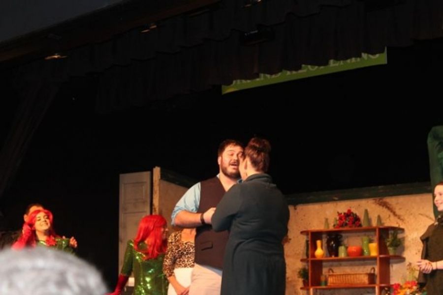 Photo Flash: Actor Proposes to Girlfriend After Performance  Image