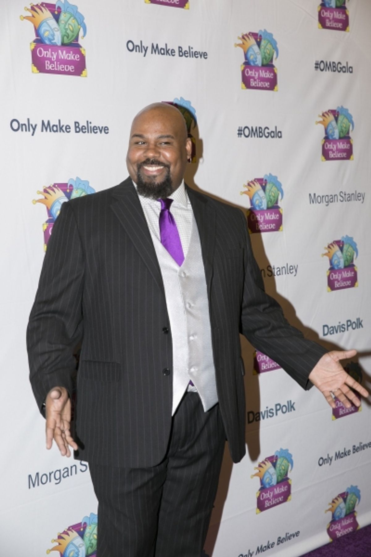 James Monroe Inglehart at On the Red Carpet for MAKE BELIEVE ON BROADWAY, with Lena Hall, Alan Cumming & More!