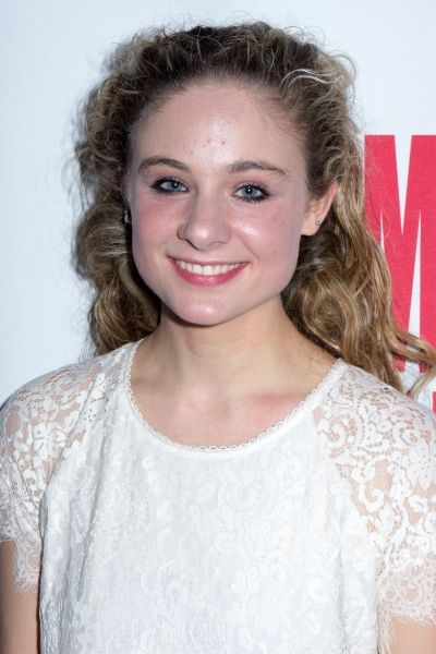 Lizzy DeClement Photo