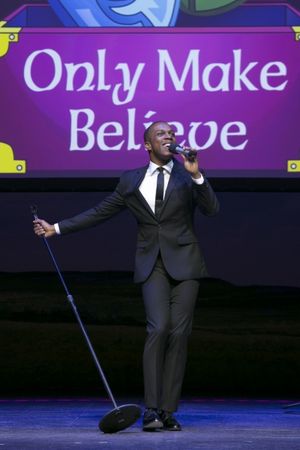 Leslie Odom Jr. @ BroadwayWorld Leslie Odom Jr. Photo