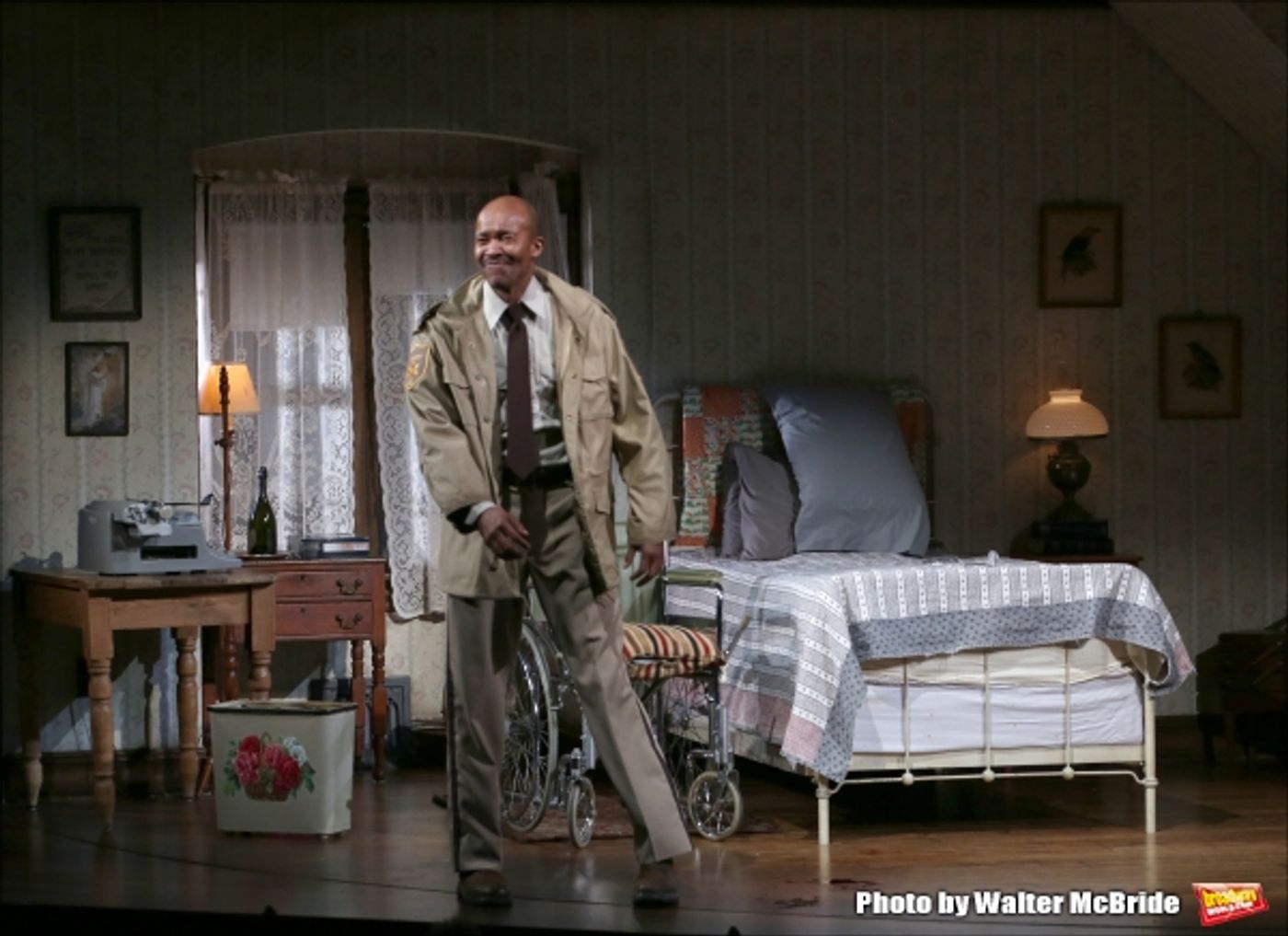 Photo Coverage: MISERY's Bruce Willis and Laurie Metcalf Take Opening Night Bows Image