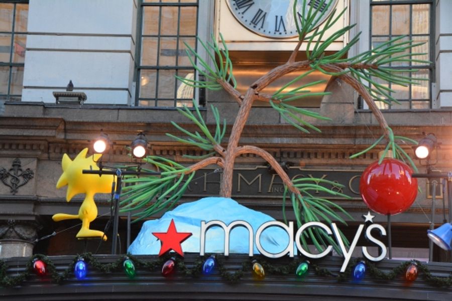 Photo Coverage: PEANUTS Celebrates 50th Anniversary in Macy's 2015 Window Displays Image