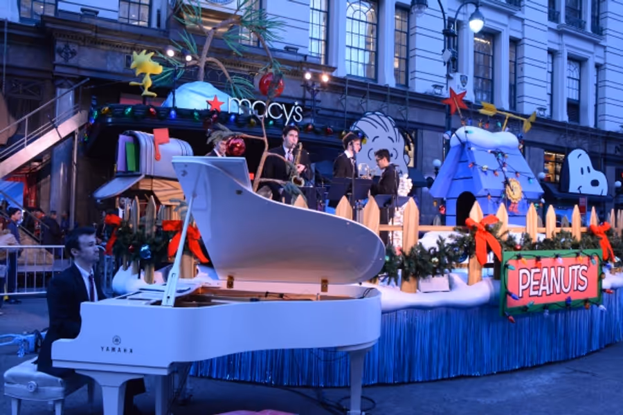 Photo Coverage: PEANUTS Celebrates 50th Anniversary in Macy's 2015 Window Displays Image