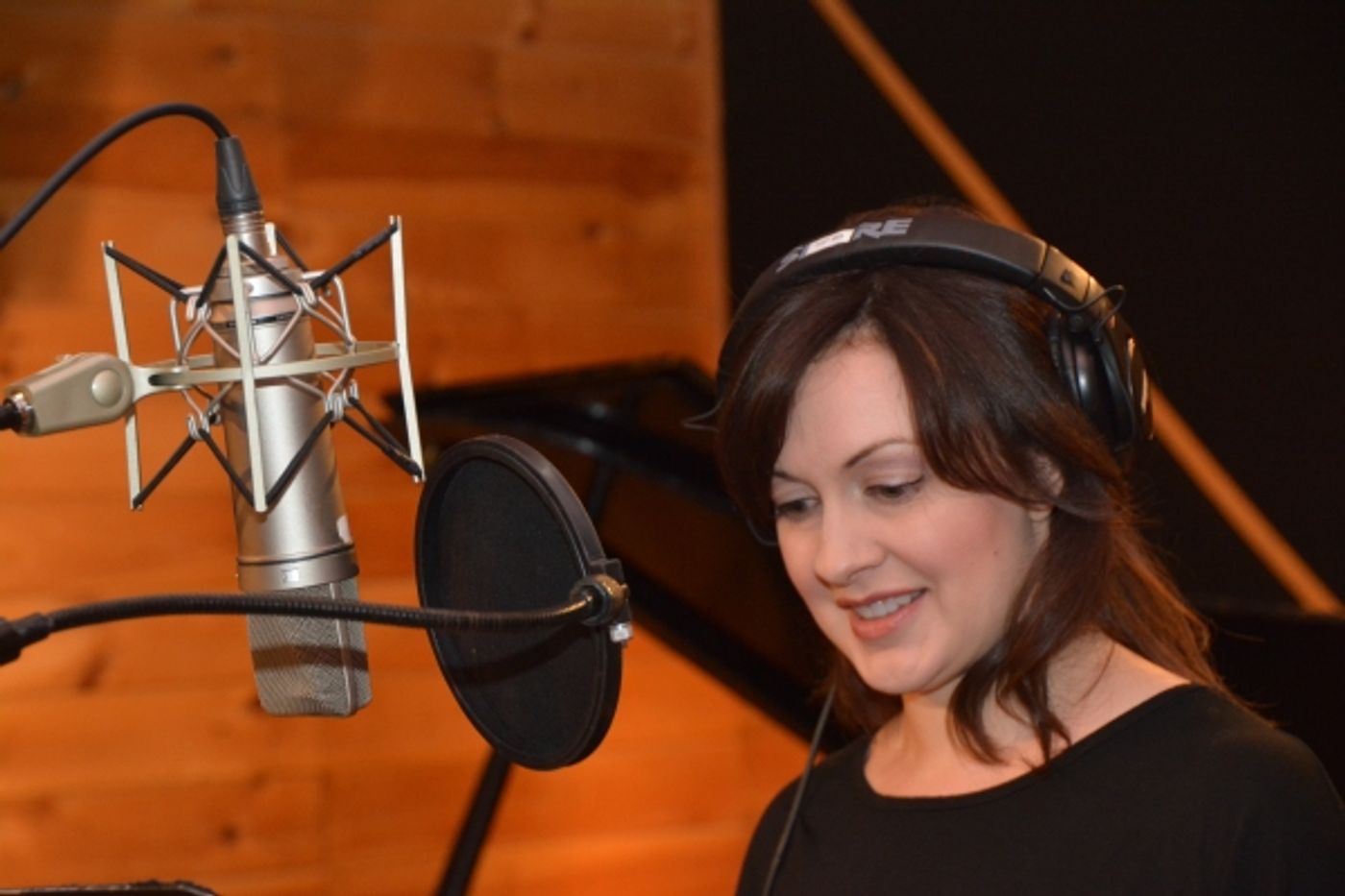 Exclusive Photo Coverage: A GENTLEMAN'S GUIDE TO LOVE AND MURDER Gets in the Holiday Spirit for Carols For A Cure Image