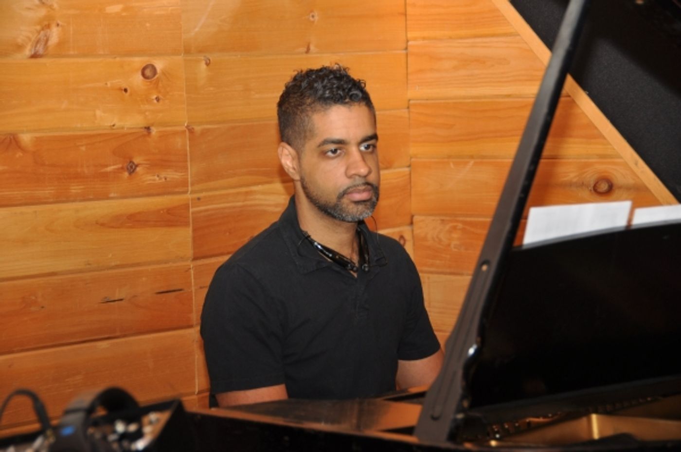 Exclusive Photo Coverage: A GENTLEMAN'S GUIDE TO LOVE AND MURDER Gets in the Holiday Spirit for Carols For A Cure Image