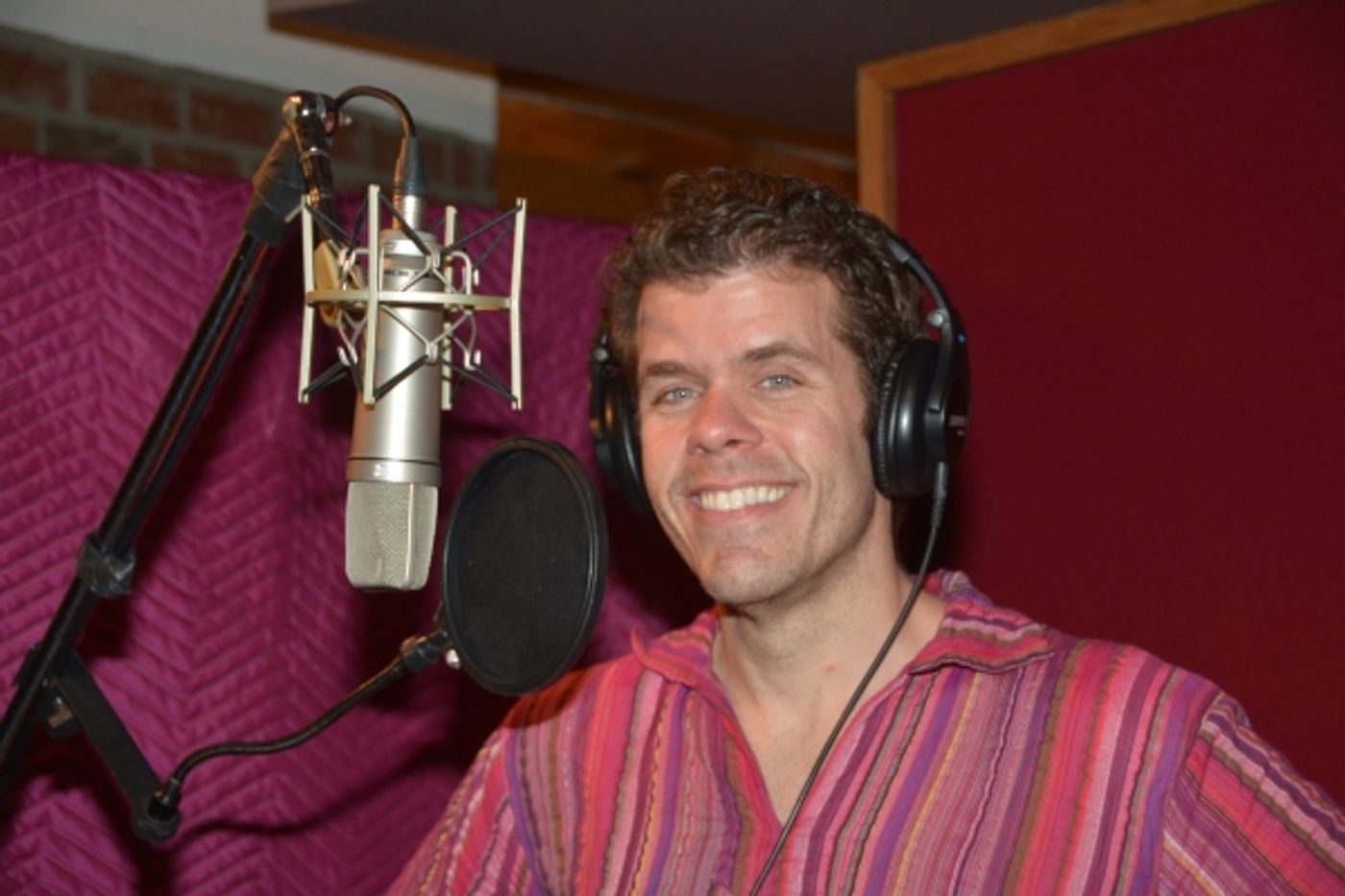 Exclusive Photo Coverage: Perez Hilton and James Snyder Sing an ELF Duet for Carols For A Cure! Image