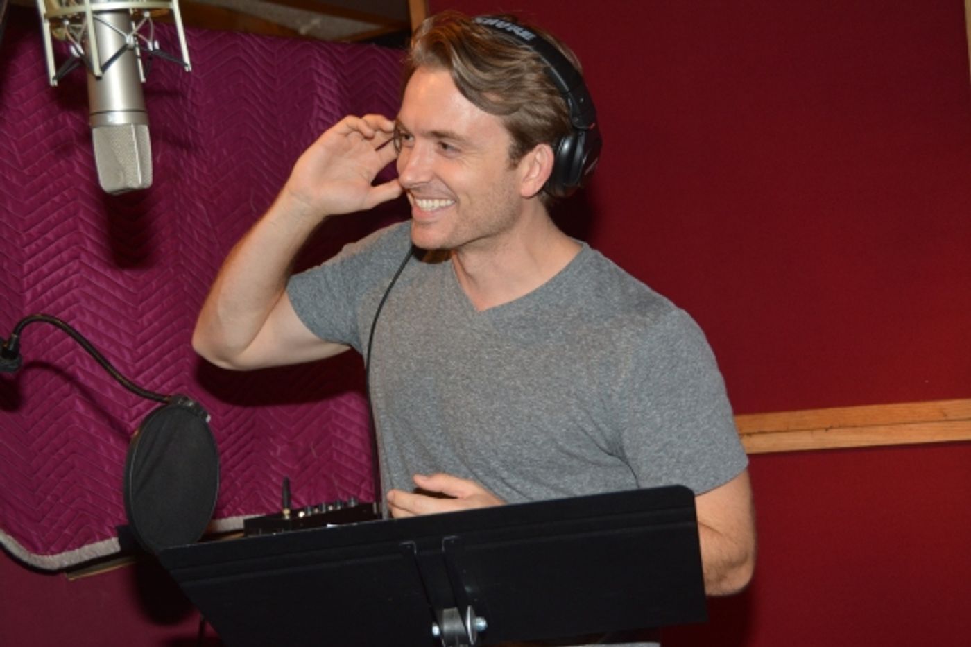 Exclusive Photo Coverage: Perez Hilton and James Snyder Sing an ELF Duet for Carols For A Cure! Image