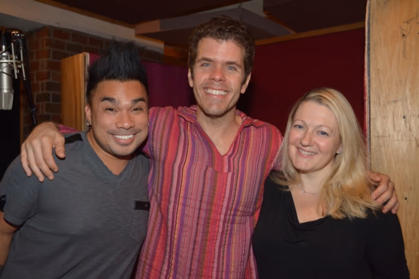 Exclusive Photo Coverage: Perez Hilton and James Snyder Sing an ELF Duet for Carols For A Cure! Image