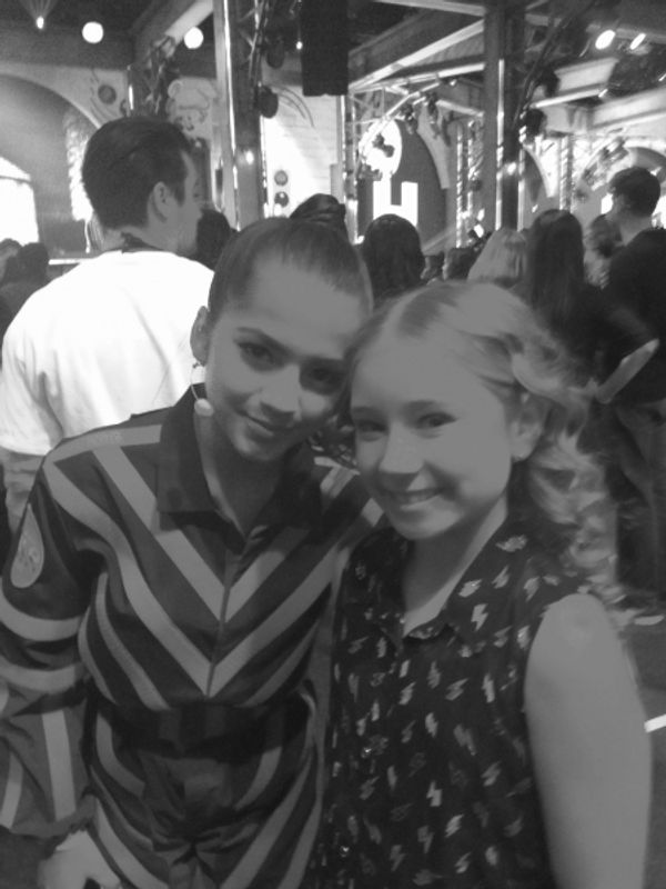 ISABELA MONER and TORI MURRAY Photo