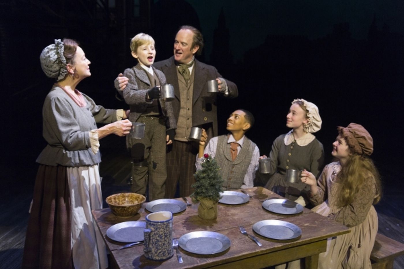 Photo Flash: First Look at Edward Gero and More in A CHRISTMAS CAROL at Ford's Theatre  Image