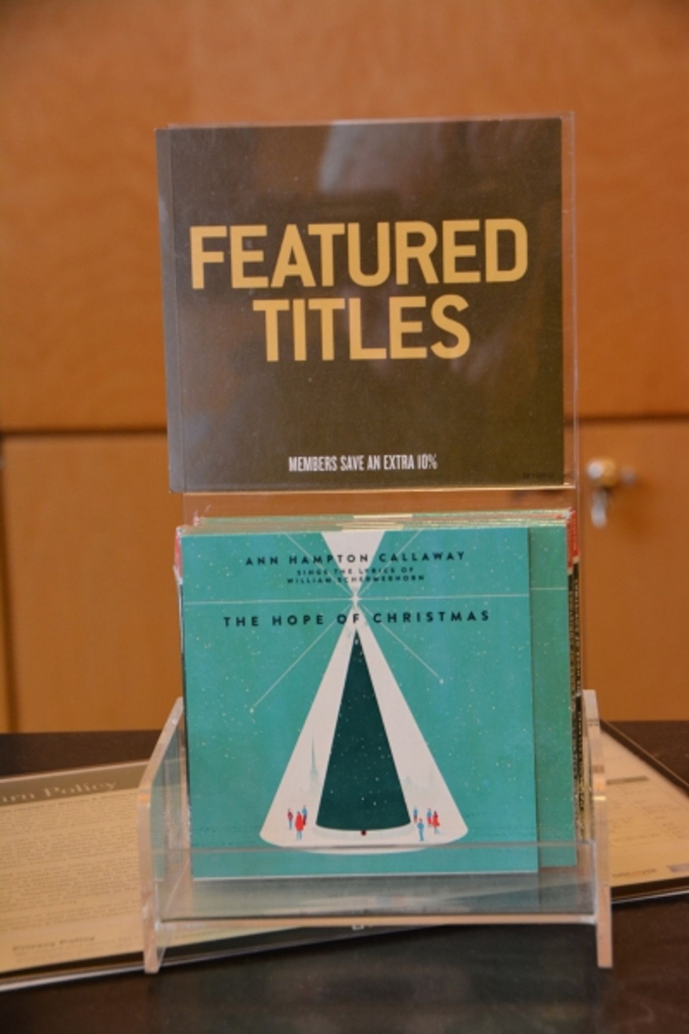 Photo Coverage: Ann Hampton Callaway Previews THE HOPE OF CHRISTMAS Album at Barnes and Noble Photo Coverage: Ann Hampton Callaway Previews THE HOPE OF CHRISTMAS Album at Barnes and Noble Image