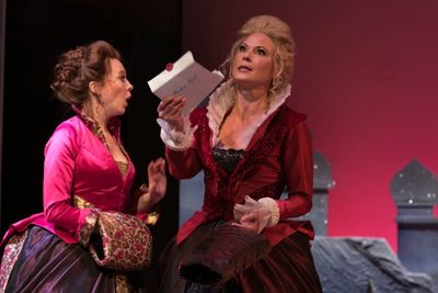 Mistress Margaret Page (Saluda Camp) and Mistress Alice Ford (Caralyn Kozlowski) begi Photo