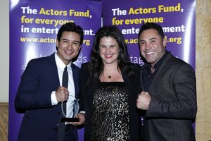 LOS ANGELES - DEC 3: Mario Lopez, Kathleen Cahill, Oscar De La Hoya at the The Actors Photo