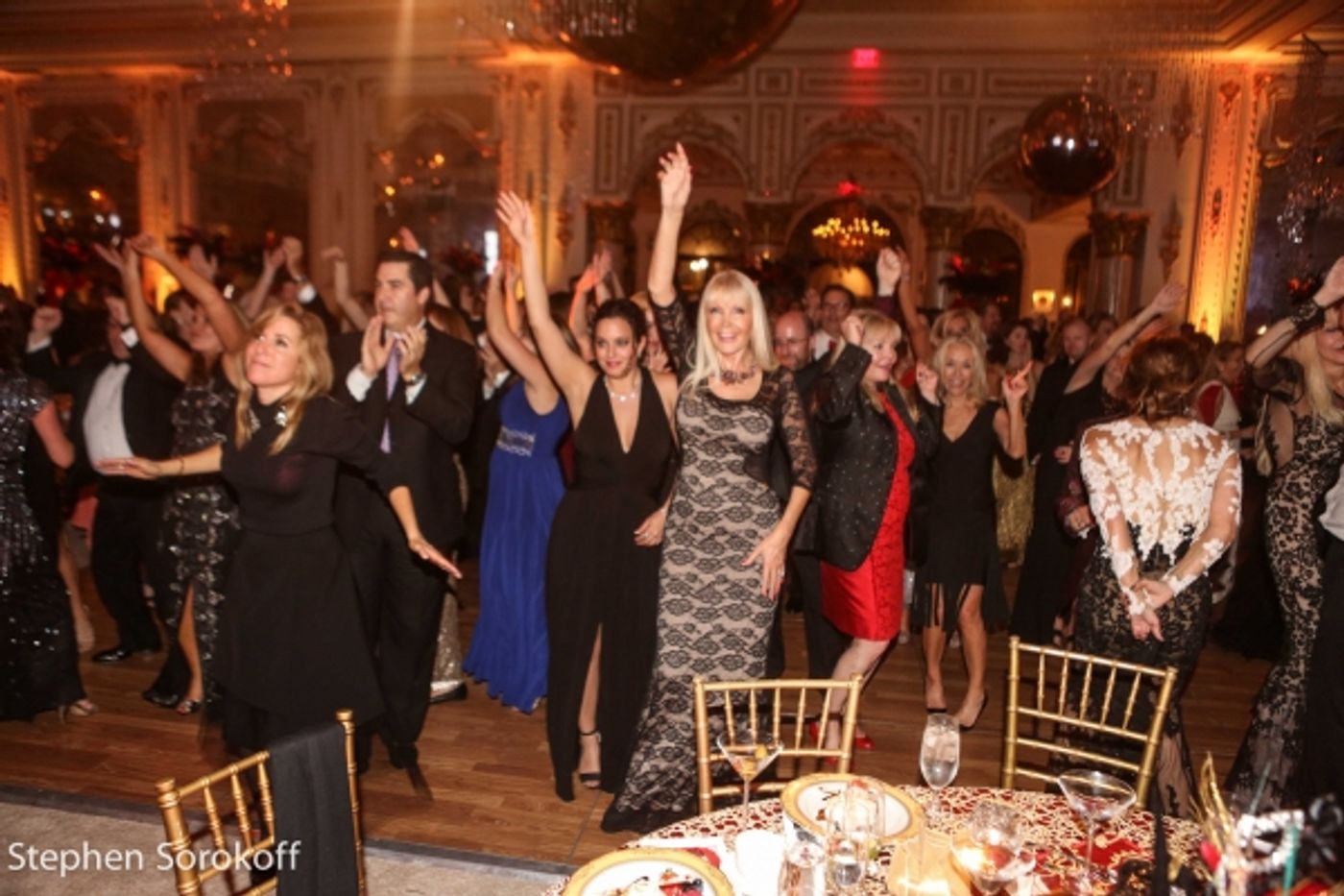 Photo Coverage: Howie Mandel Stars in American Humane Associations LADY IN RED Gala  Image