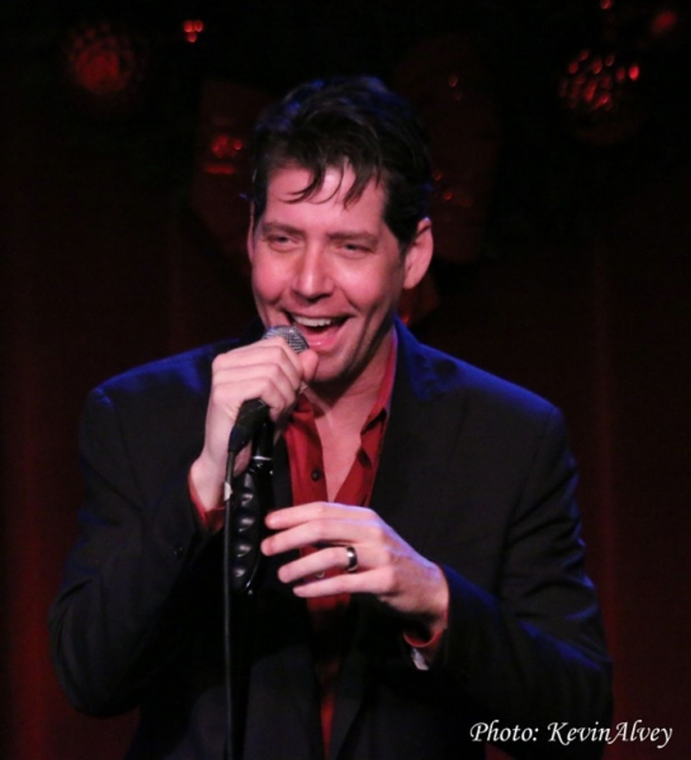 Photo Flash: PHANTOM's James Barbour Brings Musical Extravaganza to Birdland  Image