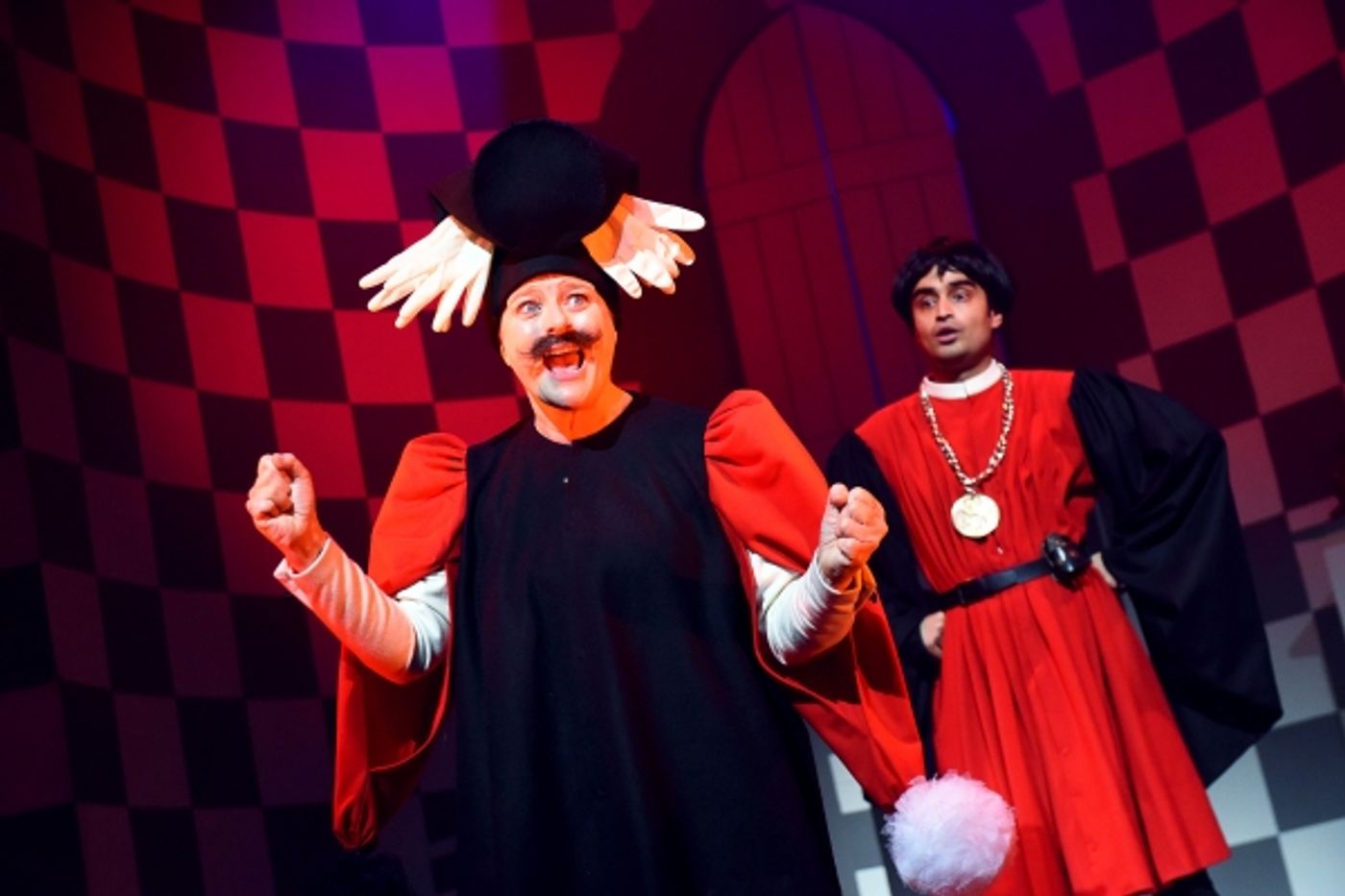 Photo Flash: Get a First Look at New ROBIN HOOD Panto  Image