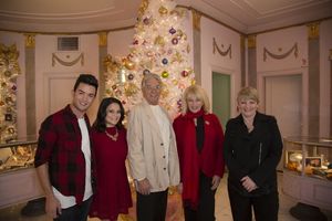 Chris Trousdale, Romi Dames, Paul Petersen, Ilene Graff and Alison Arngrim in the lob Photo