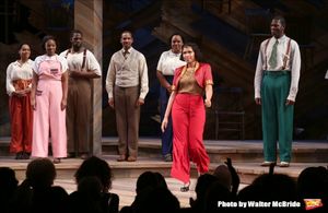 Jennifer Hudson with the cast @ BroadwayWorld Jennifer Hudson with the cast Photo