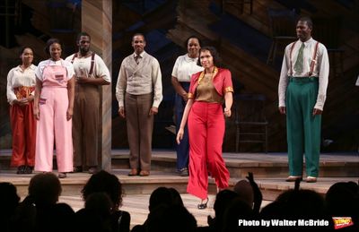 Jennifer Hudson with the cast  Photo