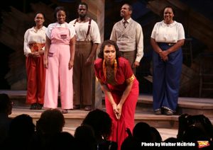 Jennifer Hudson with the cast @ BroadwayWorld Jennifer Hudson with the cast Photo