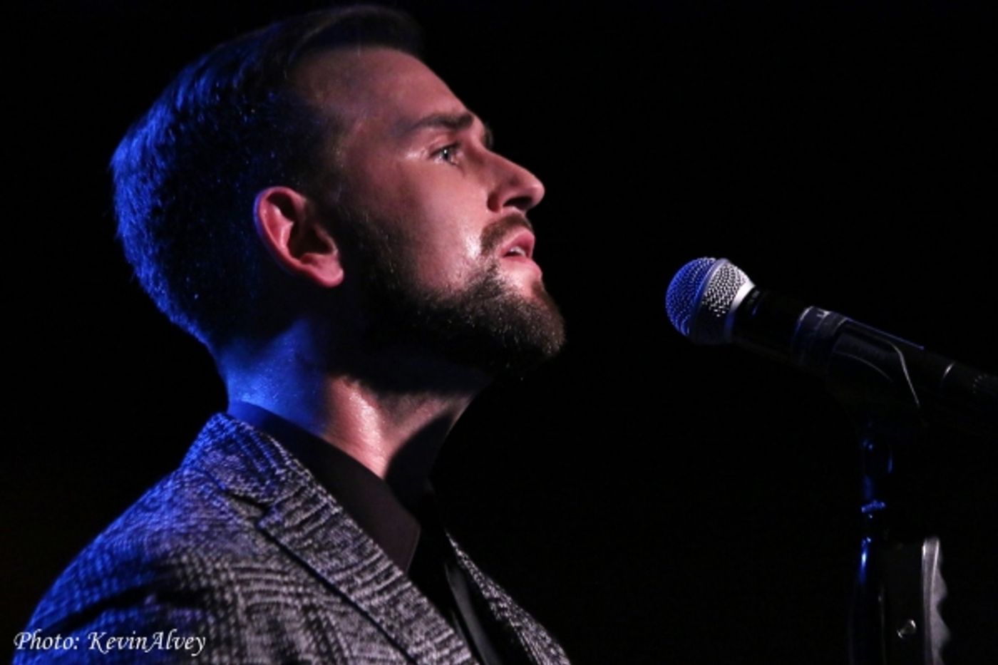 Photo Flash: Daniel Reichard Performs UNDER THE MISTLETOE! at Birdland  Image