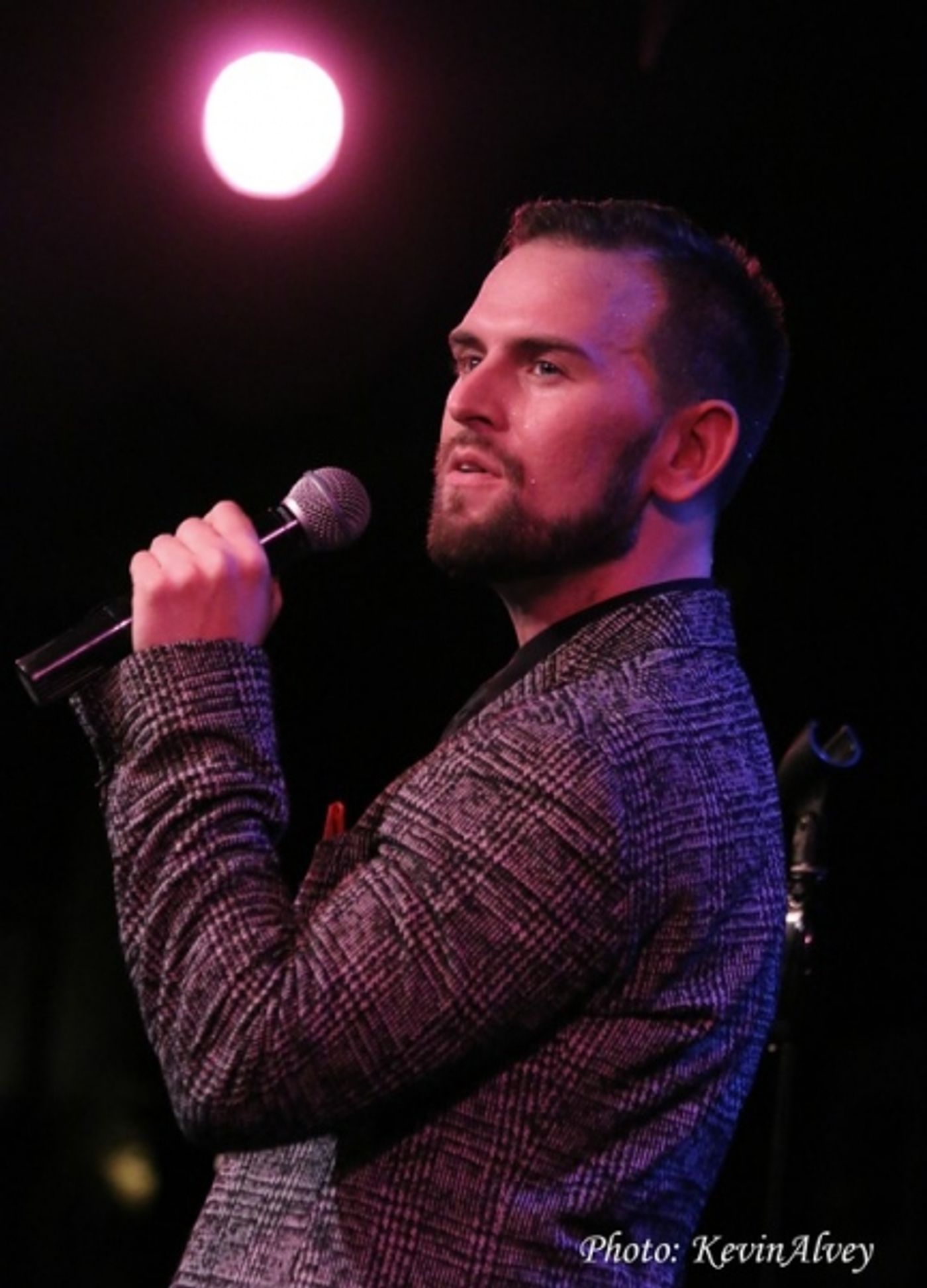 Photo Flash: Daniel Reichard Performs UNDER THE MISTLETOE! at Birdland  Image