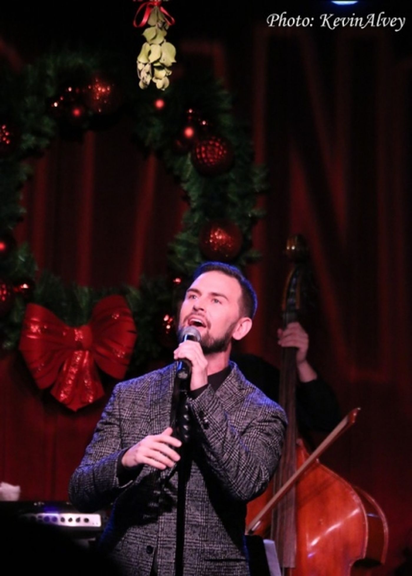 Photo Flash: Daniel Reichard Performs UNDER THE MISTLETOE! at Birdland  Image