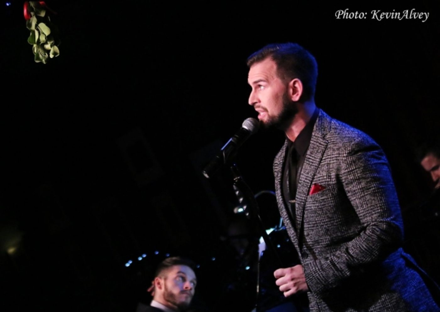 Photo Flash: Daniel Reichard Performs UNDER THE MISTLETOE! at Birdland  Image