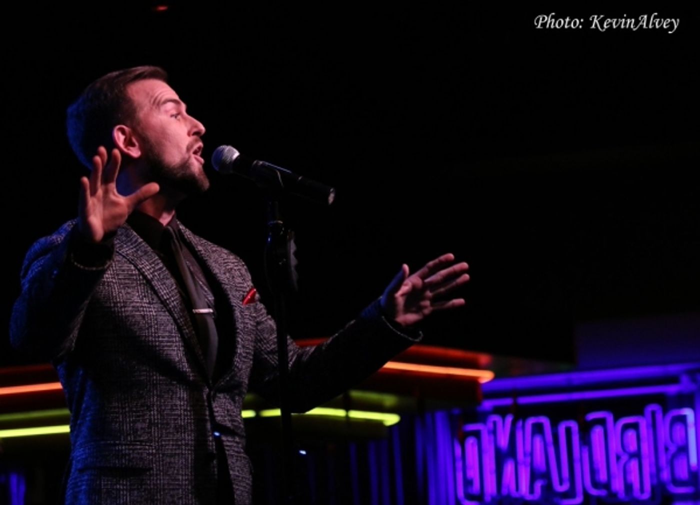 Photo Flash: Daniel Reichard Performs UNDER THE MISTLETOE! at Birdland  Image