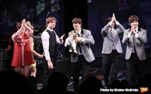 Justin Kirk with the cast  Photo