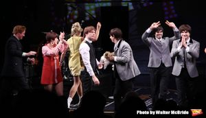 Justin Kirk with the cast  Photo