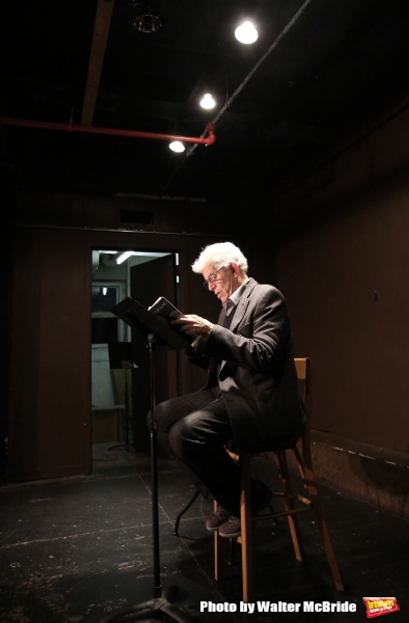 Photo Coverage: Tony Roberts Reads from DO YOU KNOW ME? at The Drama Book Shop  Image