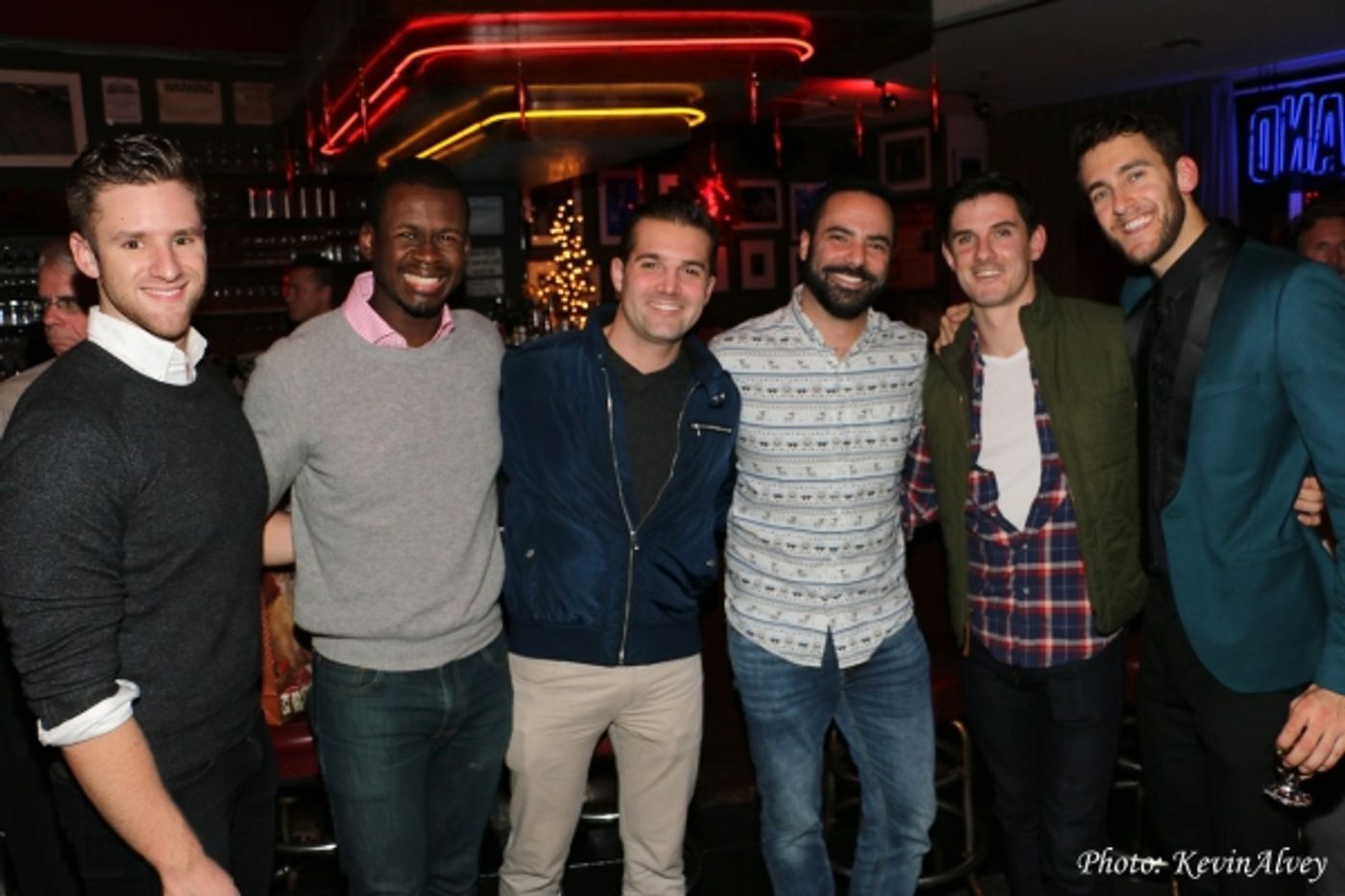 Photo Flash: Apollo Link Brings Holiday Cheer to Birdland  Image