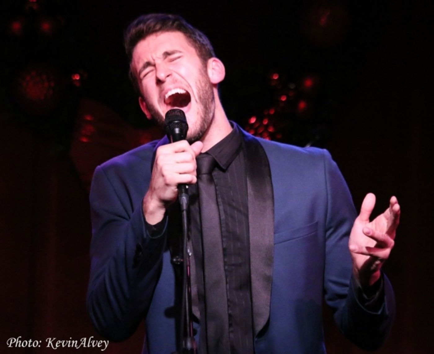 Photo Flash: Apollo Link Brings Holiday Cheer to Birdland  Image