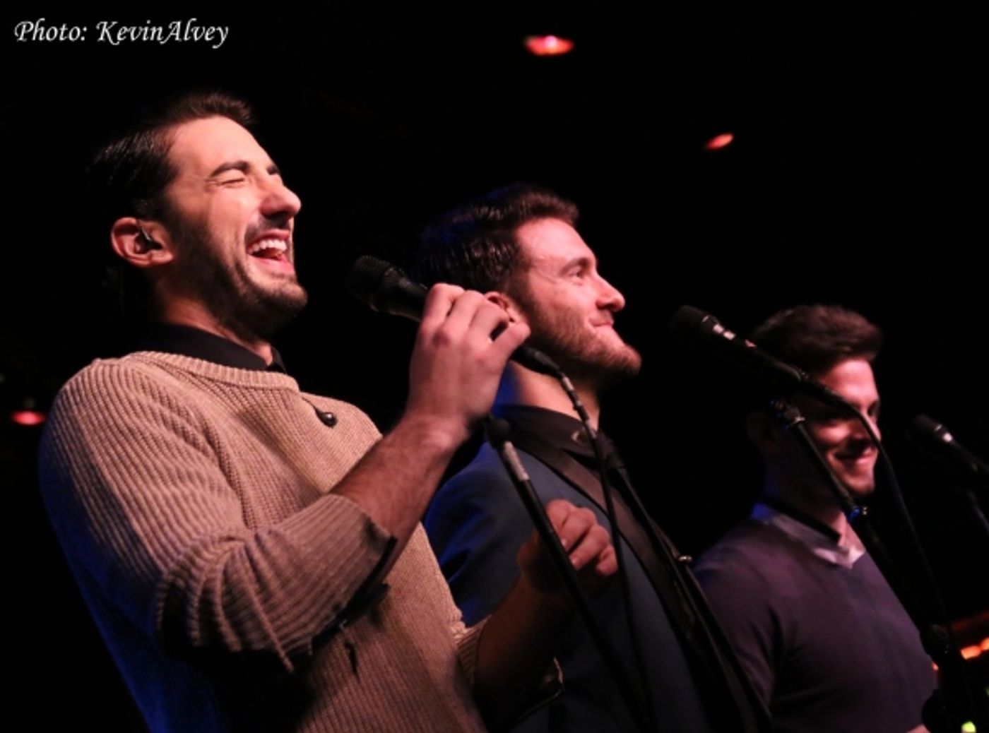 Photo Flash: Apollo Link Brings Holiday Cheer to Birdland  Image