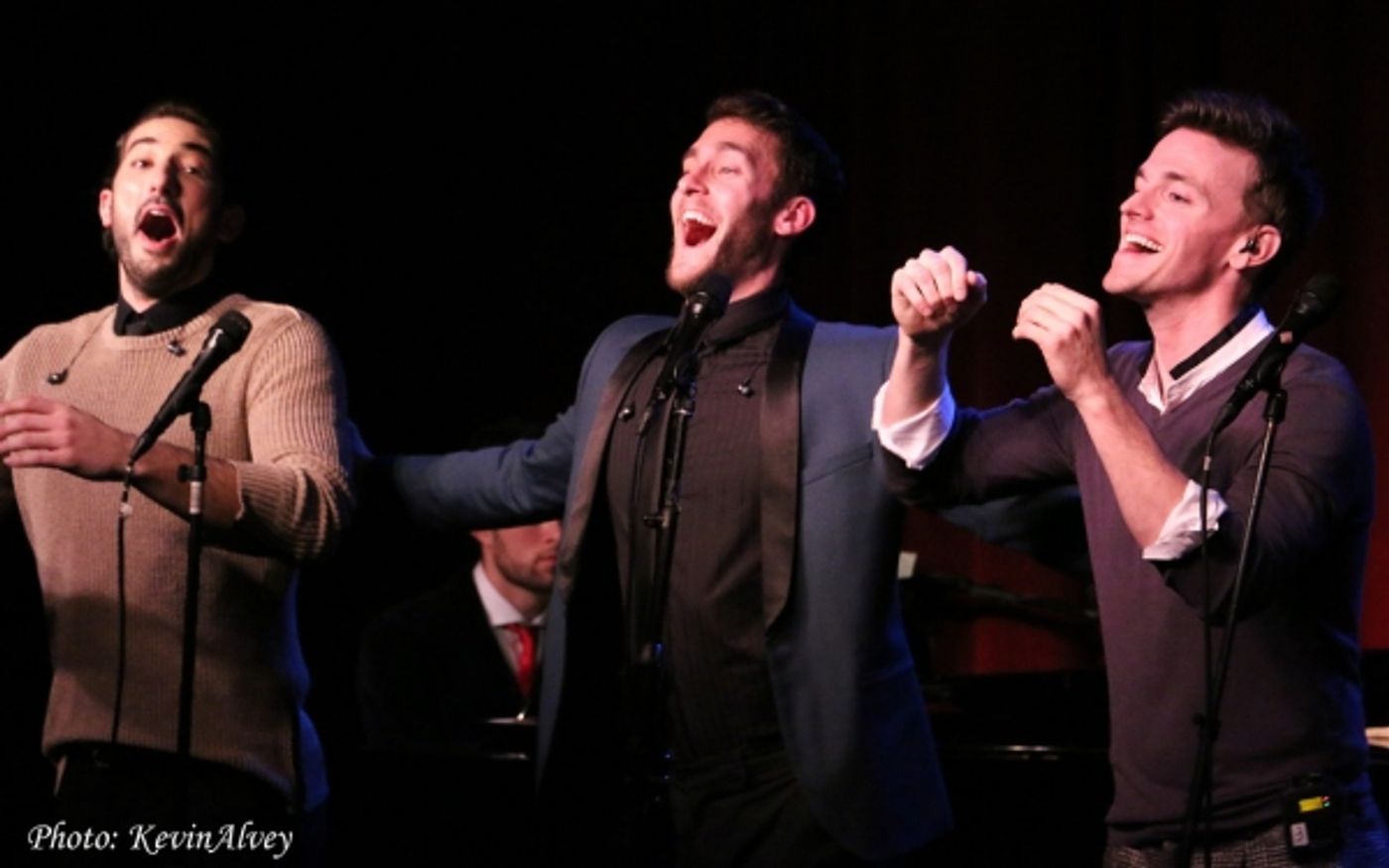 Photo Flash: Apollo Link Brings Holiday Cheer to Birdland  Image