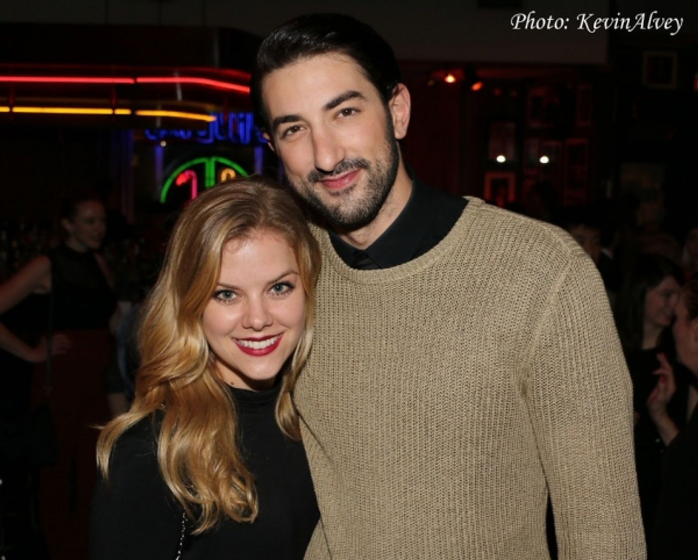 Photo Flash: Apollo Link Brings Holiday Cheer to Birdland  Image