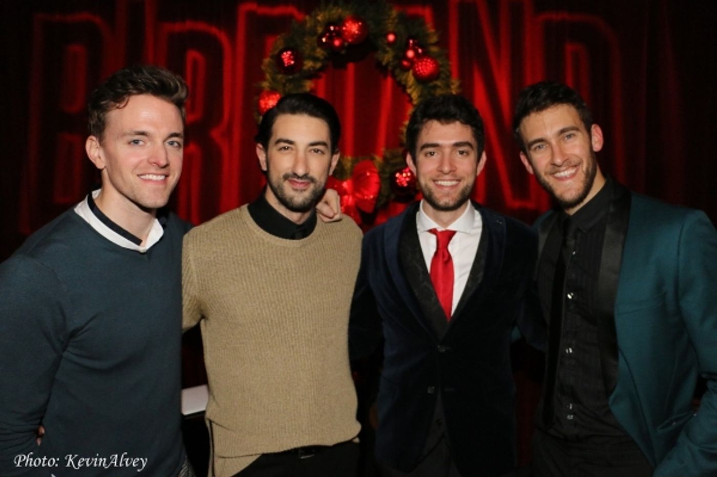 Photo Flash: Apollo Link Brings Holiday Cheer to Birdland  Image
