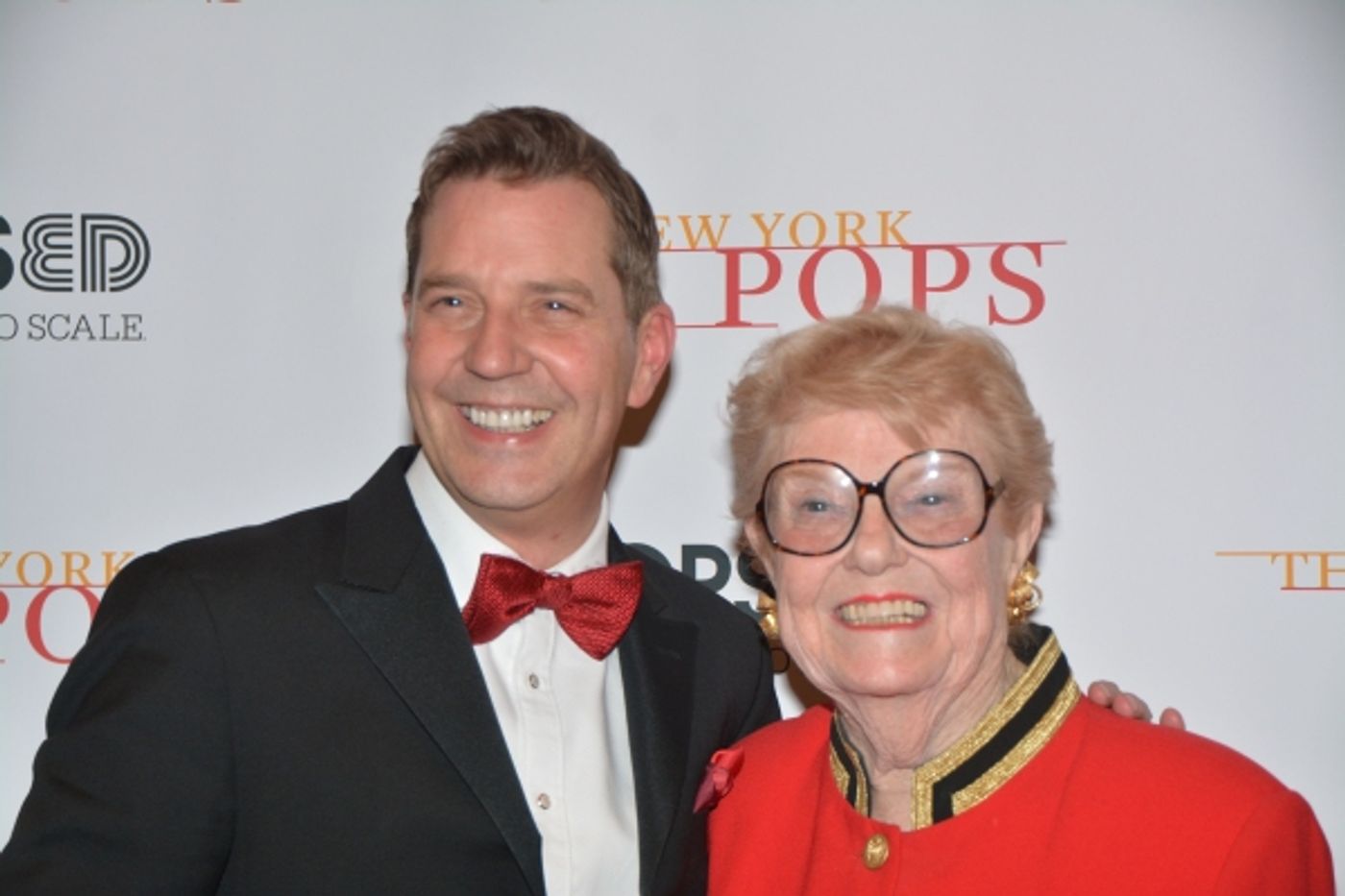 Photo Coverage: Stars Bring Holiday Cheer Backstage at New York Pops Carnegie Hall Concert Image