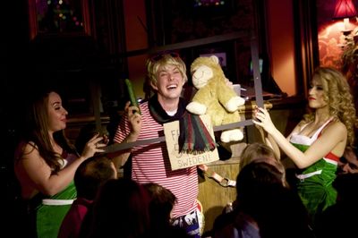 Jordan Stanley chimes in as Jo-Ha with mistletoe munchkin Jessica Kent, at his side. Photo