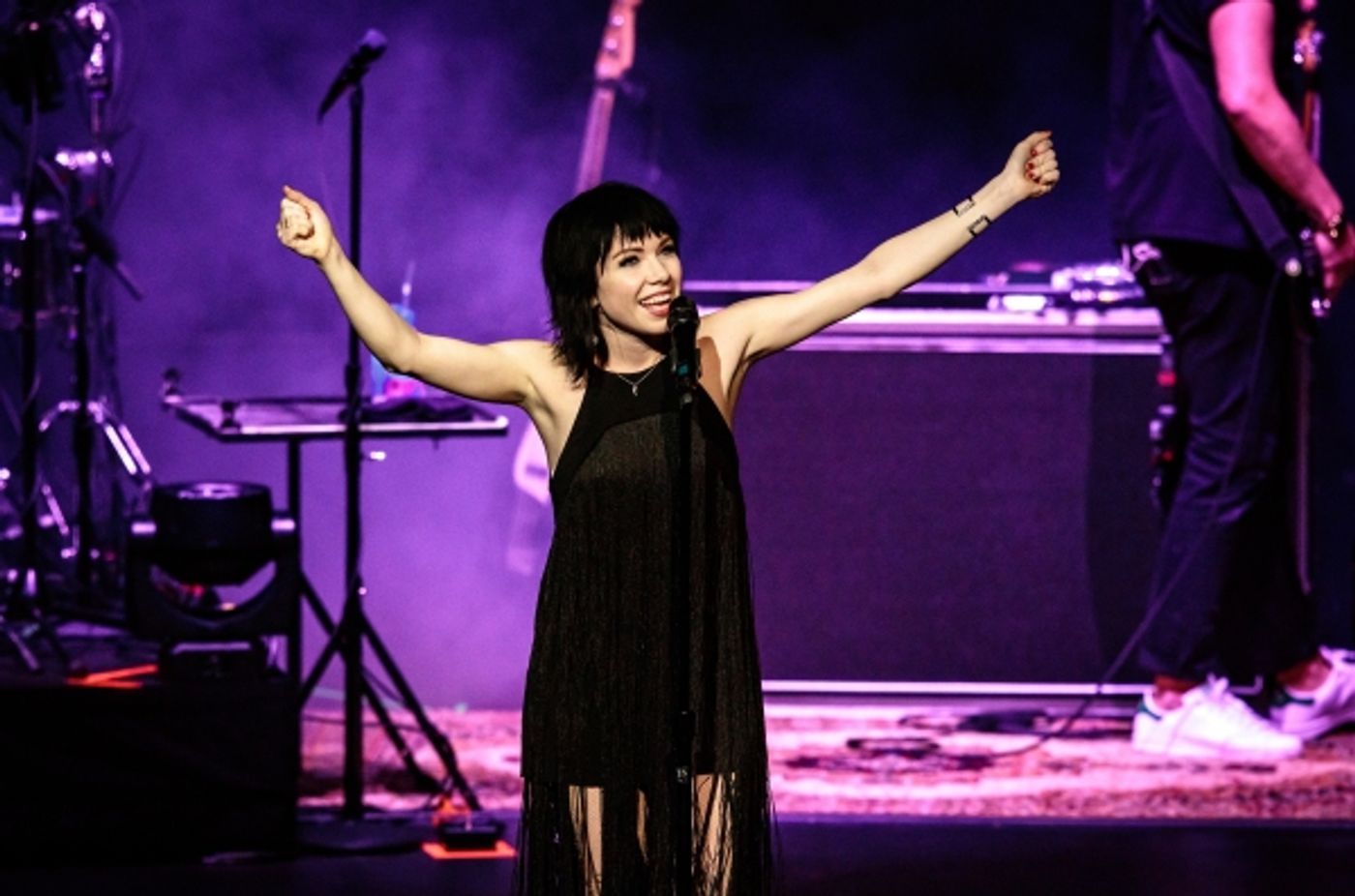 Photo Flash: GRAMMY Nominee and Stage Star Carly Rae Jepsen Kicks Off New Year's in Las Vegas Photo Flash: GRAMMY Nominee and Stage Star Carly Rae Jepsen Kicks Off New Year's in Las Vegas Image
