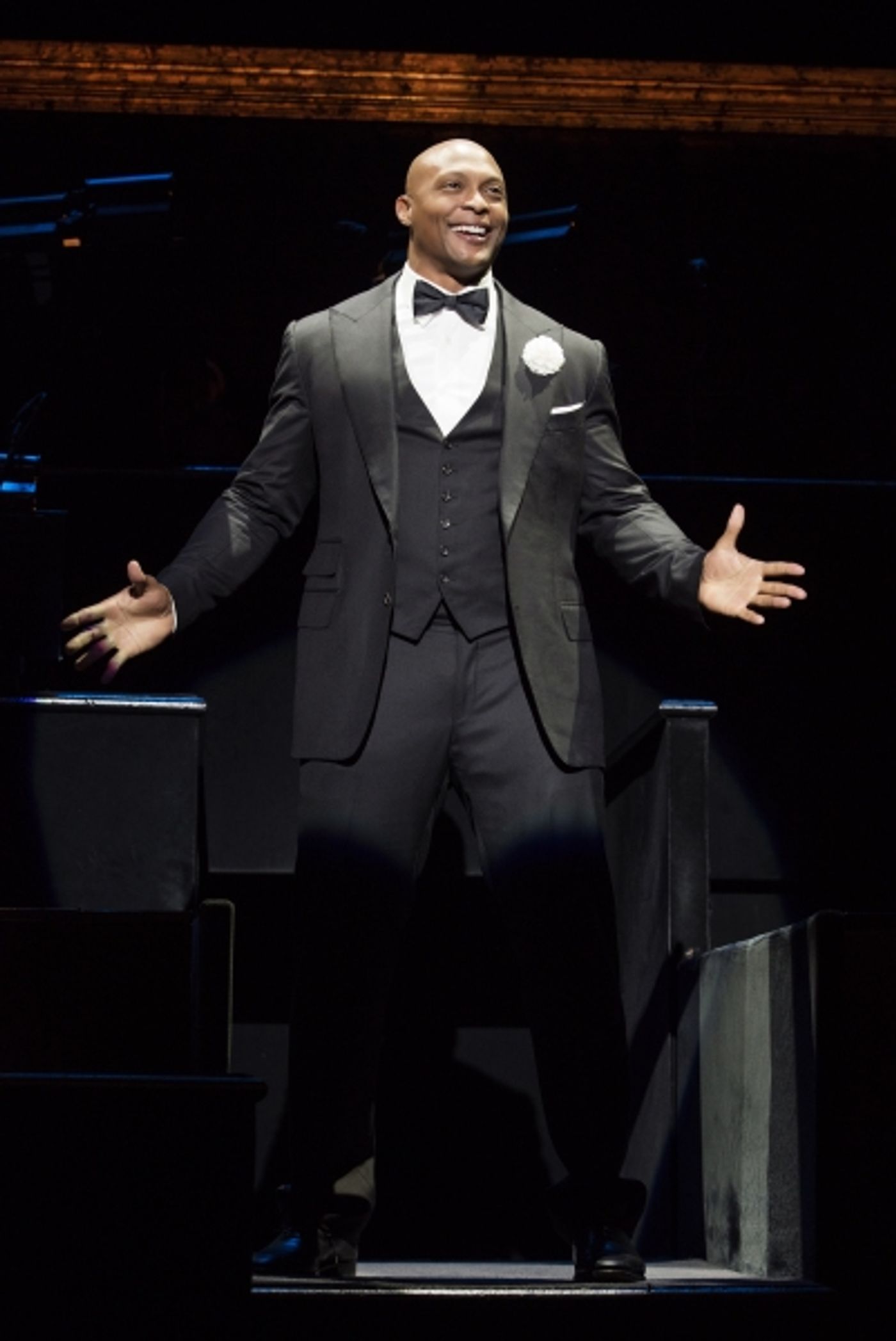 Photo Flash: Razzle Dazzle 'Em! First Look at NFL Legend Eddie George in Broadway's CHICAGO Photo Flash: Razzle Dazzle 'Em! First Look at NFL Legend Eddie George in Broadway's CHICAGO Image