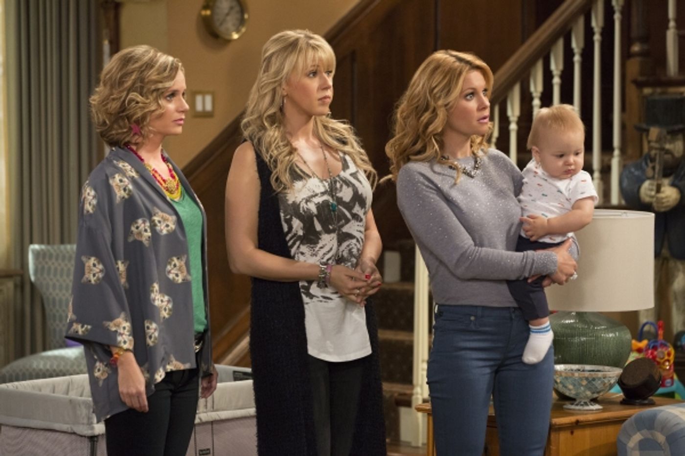 Photo Flash: Have Mercy! Netflix Reveals First Look Images from FULLER HOUSE  Image