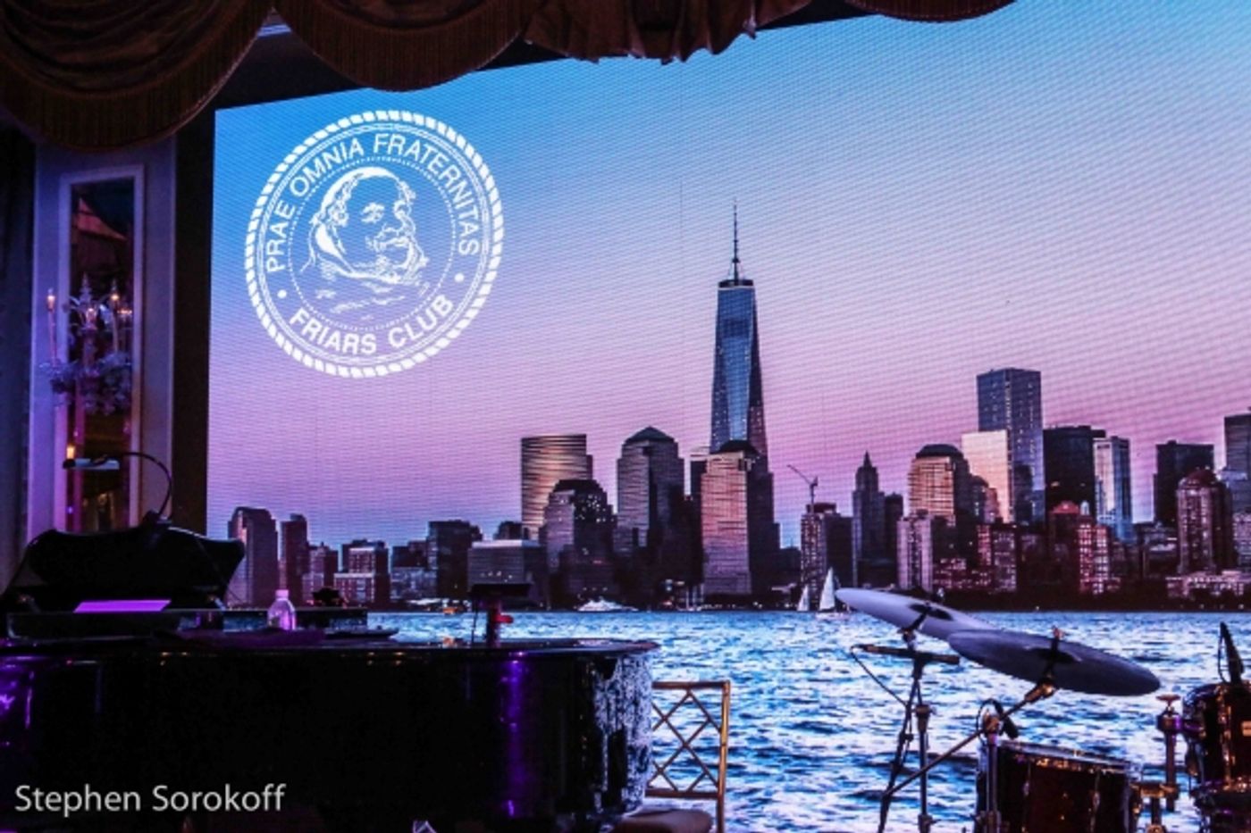 Photo Coverage: Dionne Warwick, Wayne Newton, Steve Tyrell, Robert Davi Perform at Friars Sinatra Celebration  Image