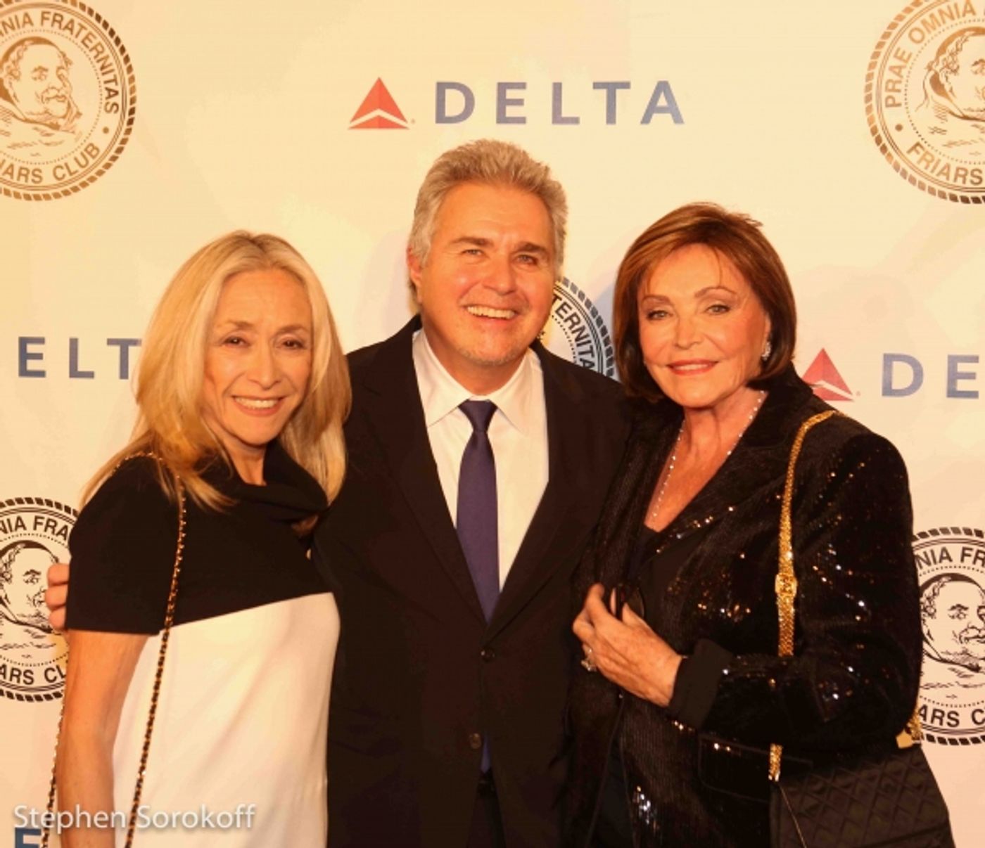 Photo Coverage: Dionne Warwick, Wayne Newton, Steve Tyrell, Robert Davi Perform at Friars Sinatra Celebration  Image