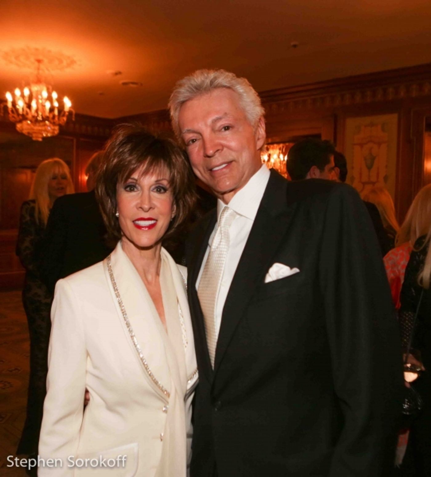 Photo Coverage: Dionne Warwick, Wayne Newton, Steve Tyrell, Robert Davi Perform at Friars Sinatra Celebration  Image