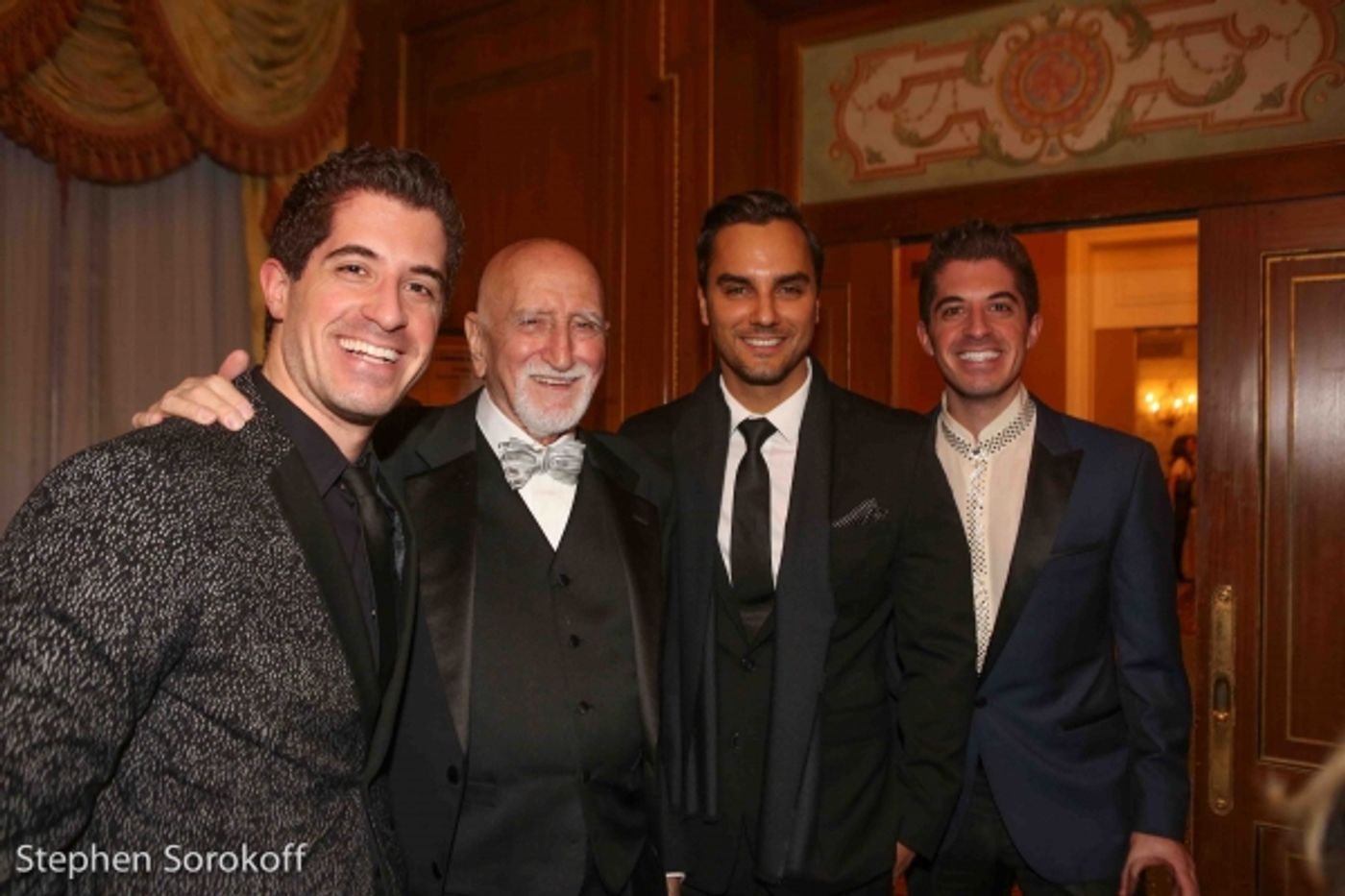 Photo Coverage: Dionne Warwick, Wayne Newton, Steve Tyrell, Robert Davi Perform at Friars Sinatra Celebration  Image