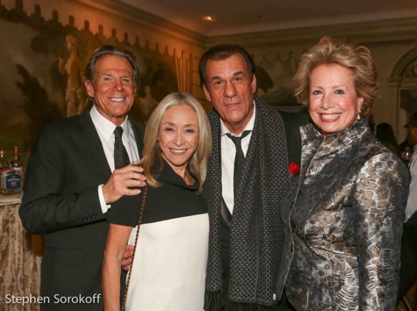 Photo Coverage: Dionne Warwick, Wayne Newton, Steve Tyrell, Robert Davi Perform at Friars Sinatra Celebration  Image