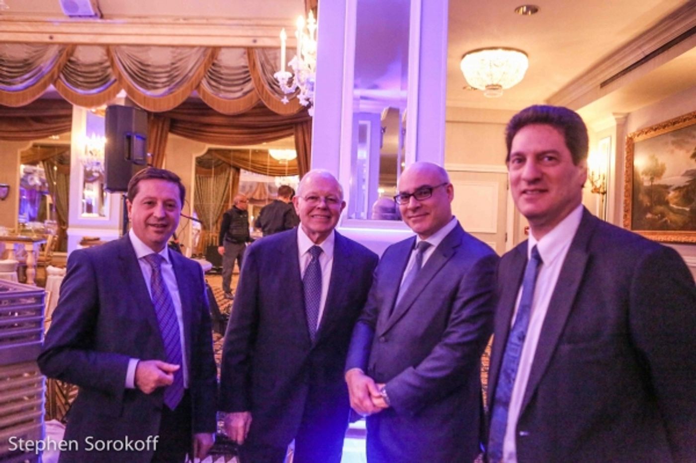 Photo Coverage: Dionne Warwick, Wayne Newton, Steve Tyrell, Robert Davi Perform at Friars Sinatra Celebration  Image