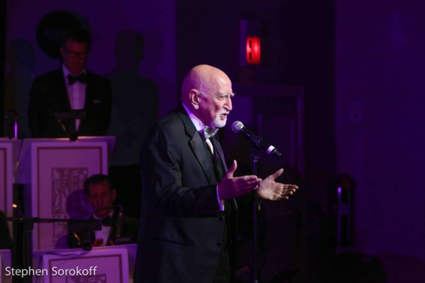 Photo Coverage: Dionne Warwick, Wayne Newton, Steve Tyrell, Robert Davi Perform at Friars Sinatra Celebration  Image
